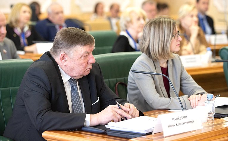 «Круглый стол» на тему «О совершенствовании механизмов защиты прав и законных интересов российских соотечественников, проживающих за рубежом»