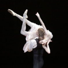 Inspelade sändningarna från Bolsjoj teater i Moskva på Folkets hus. KAMELIADAMEN.