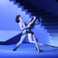 Inspelade sändningarna från Bolsjoj teater i Moskva på Folkets hus. SÅ TUKTAS EN ARGBIGGA.